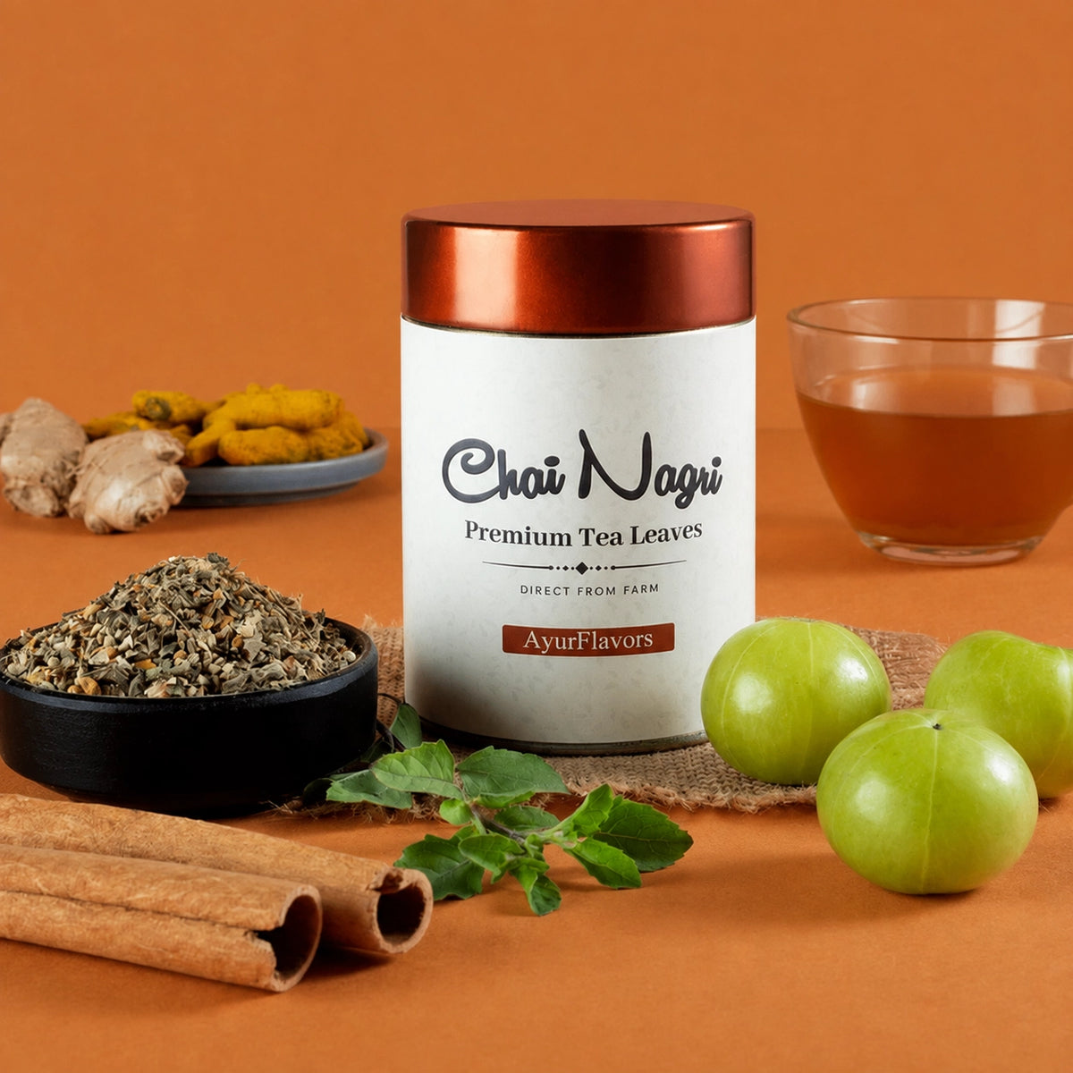 Ayurvedischer Kräutertee mit Ingwer, Kurkuma, Tulsi und Zimt als lose Teemischung