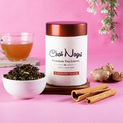 Kashmiri Magic Tee von Chai Nagri mit Darjeeling Grüntee, Zimt, Ingwer, Kardamom und Mandeln.